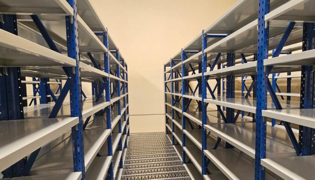 Bolt-free steel shelving system with multiple storage levels for organized warehouse and inventory storage.